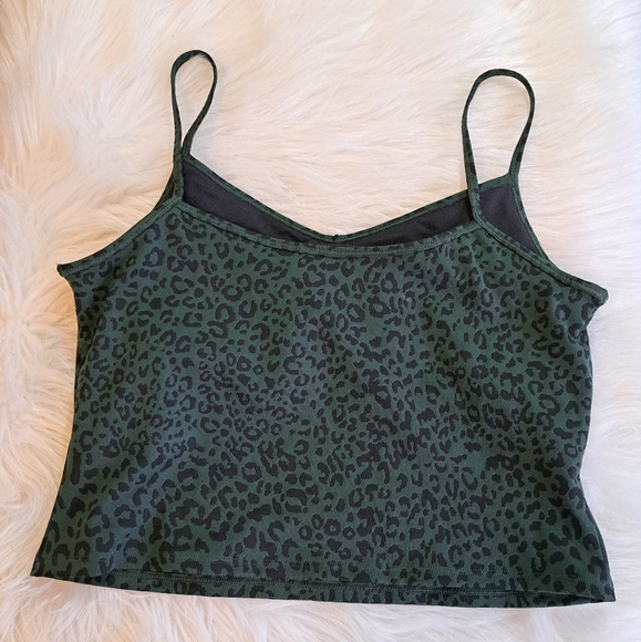 SALE. Gap cheetah sports top w/bra - Picture 4 of 10